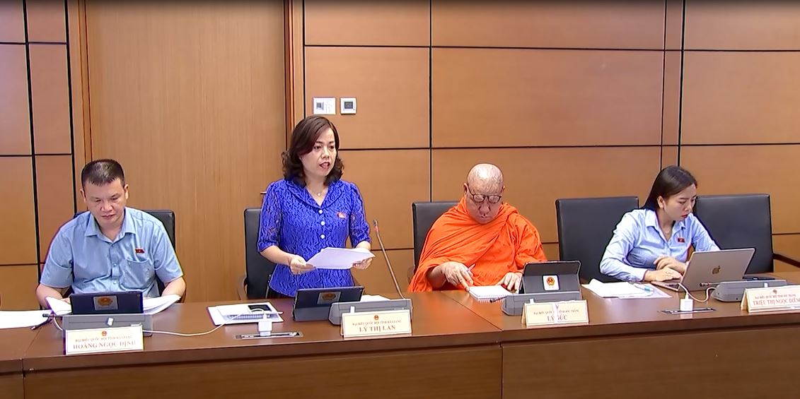 Đại biểu Lý Thị Lan tham gia thảo luận tổ tại Kỳ họp thứ 7, Quốc hội khóa XV