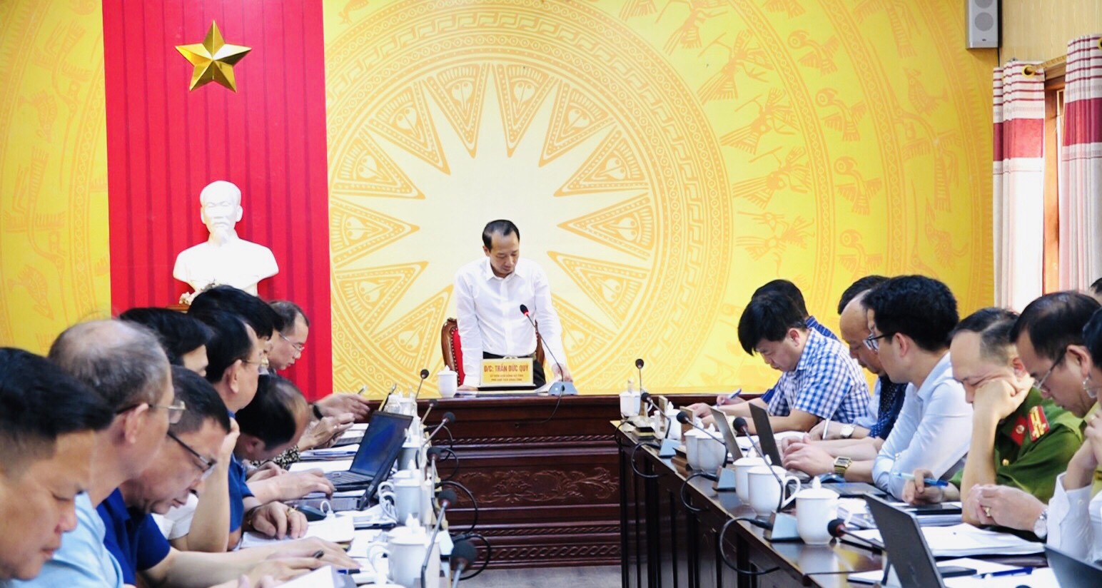 Phó Chủ tịch UBND tỉnh Trần Đức Quý làm việc tại huyện Quản Bạ