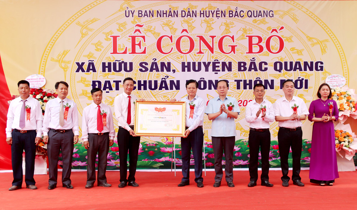 Bắc Quang: Công bố xã Hữu Sản đạt chuẩn nông thôn mới