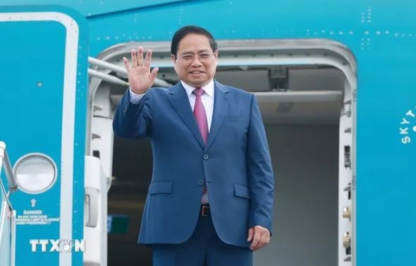 Thủ tướng lên đường dự Hội nghị WEF 16 Thiên Tân và làm việc tại Trung Quốc