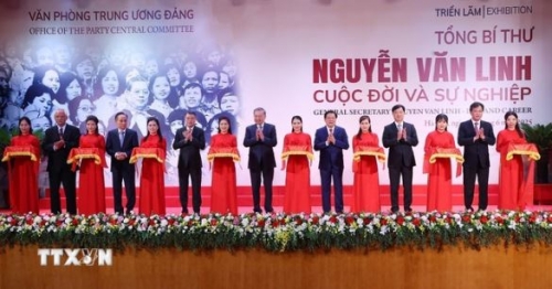 Tổng Bí thư Tô Lâm cắt băng khai mạc triển lãm về Tổng Bí thư Nguyễn Văn Linh