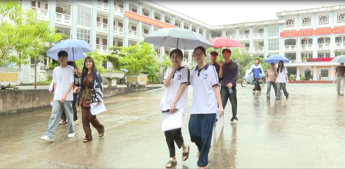Kỳ thi tốt nghiệp THPT năm 2025 diễn ra thành công, an toàn, đúng quy chế