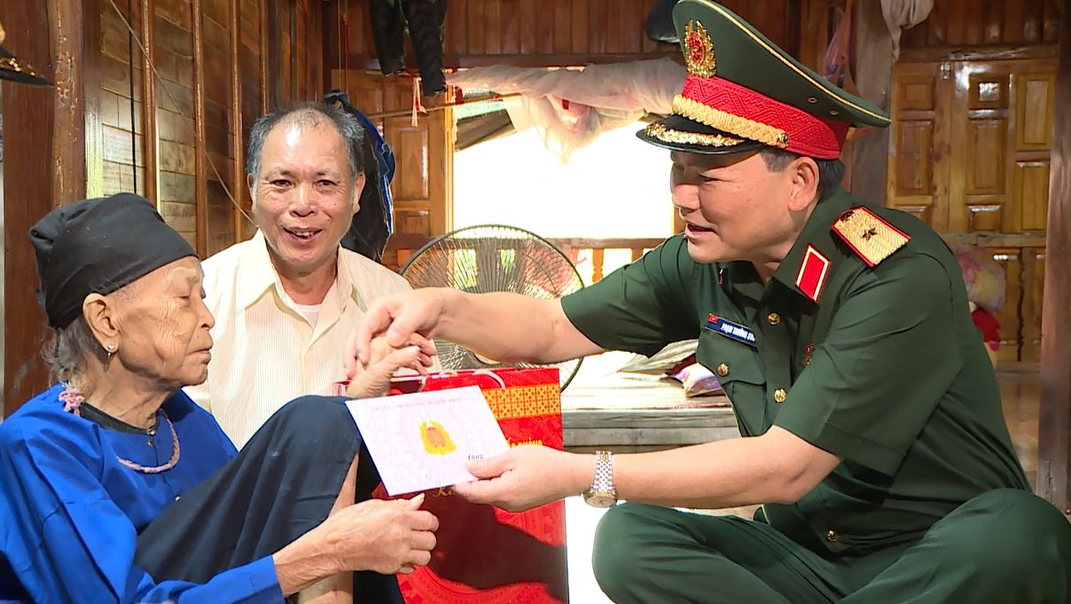 Quân ủy Trung ương, Bộ Quốc phòng thăm, động viên, tặng quà thương bệnh binh, gia đình chính sách