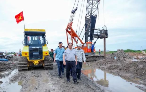 Thủ tướng: Phấn đấu hoàn thành 600km đường cao tốc trong nhiệm kỳ này
