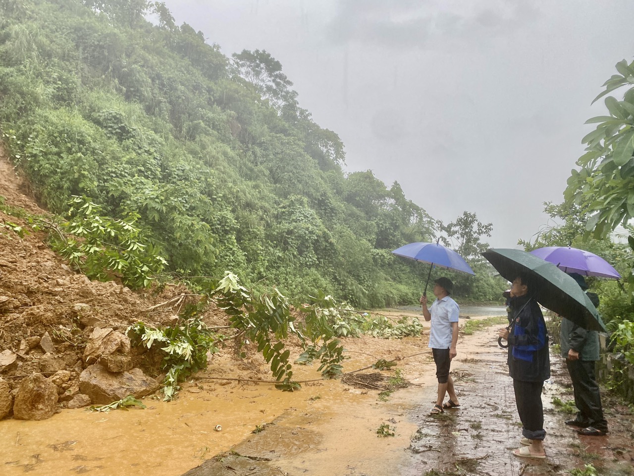 Lãnh đạo huyện Vị Xuyên kiểm tra tình hình mưa lũ, ngập úng trên địa bàn