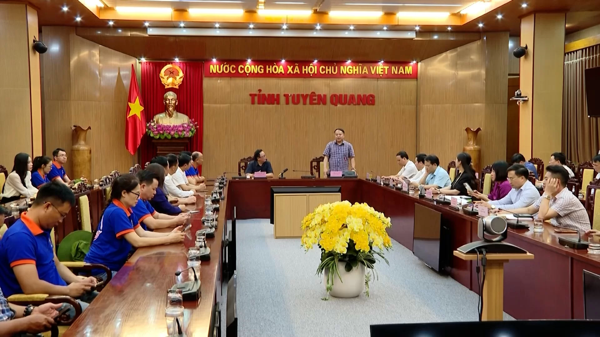 (TTV) Đồng chí Phan Huy Ngọc, Phó Bí thư Tỉnh ủy, Chủ tịch UBND tỉnh tiếp Đoàn công tác của Hội Doanh nhân trẻ Việt Nam