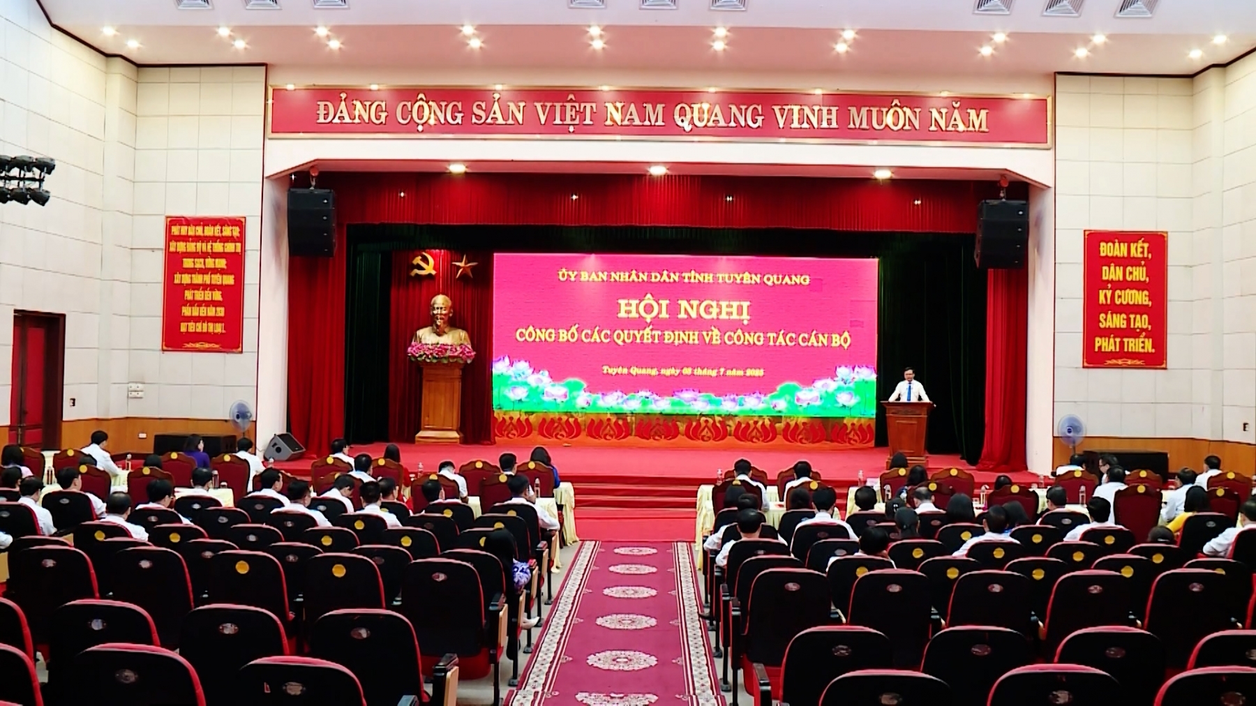 (TTV) Hội nghị công bố các quyết định về công tác cán bộ