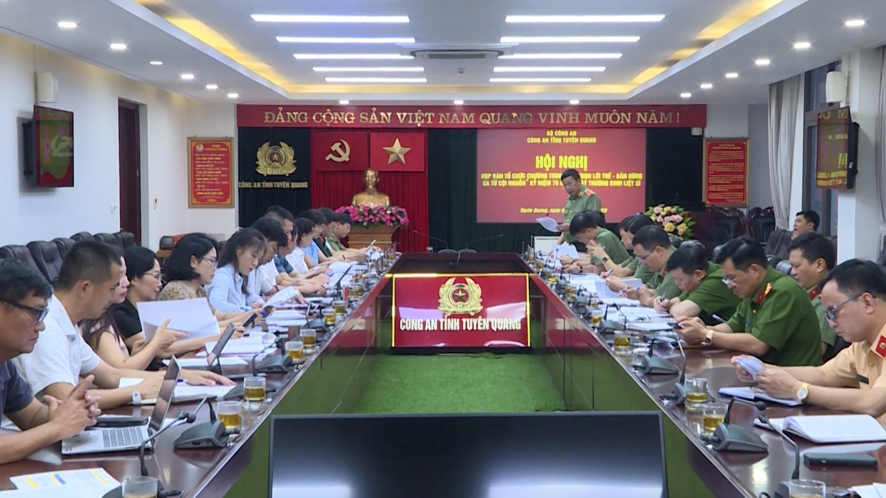 (TTV) Họp bàn tổ chức Chương trình nghệ thuật “Giữ trọn lời thề - Bản hùng ca từ cội nguồn” kỷ niệm 78 năm Ngày Thương binh, Liệt sĩ