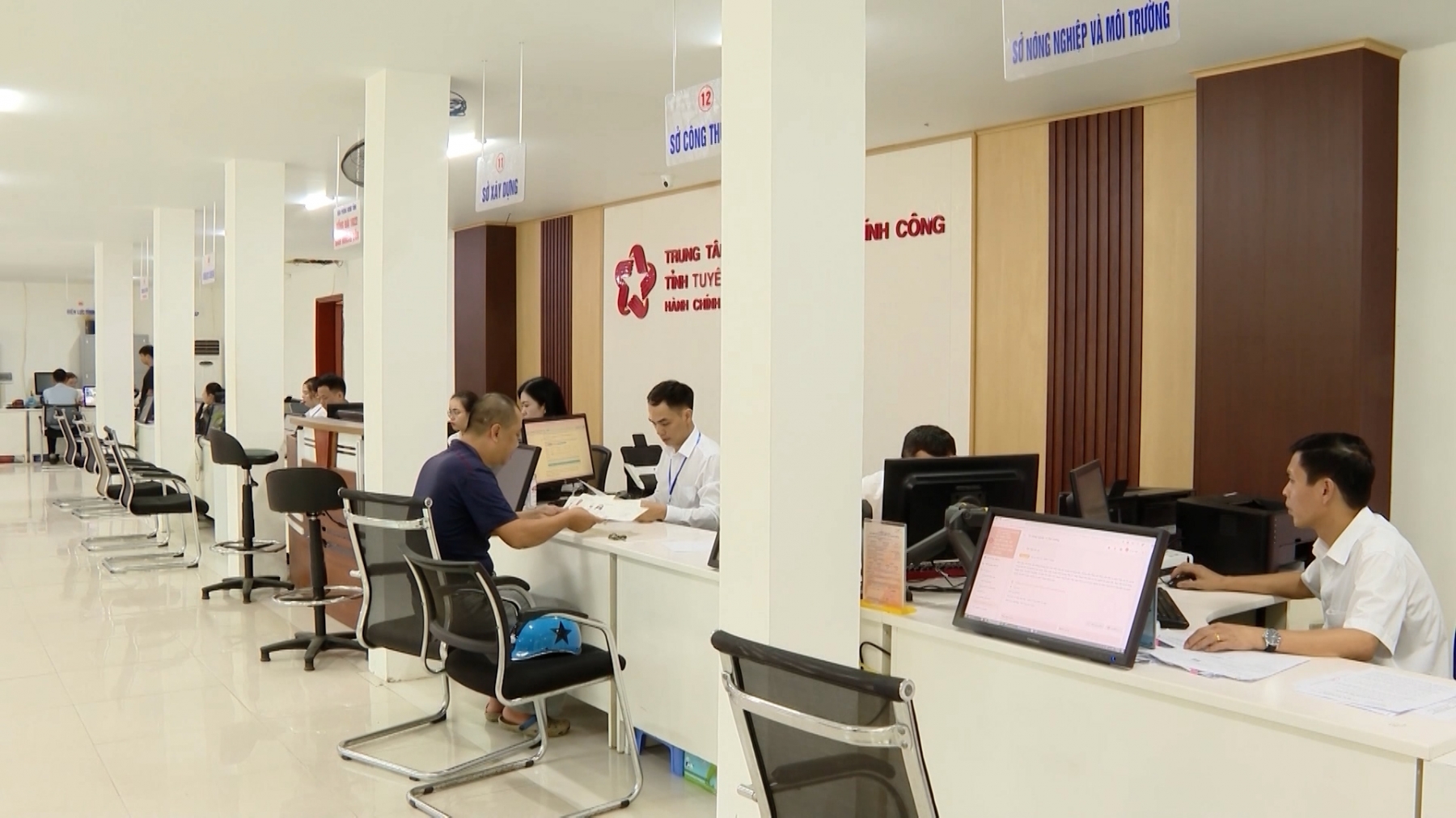 (TTV) Ghi nhận tại Trung tâm phục vụ Hành chính công tỉnh Tuyên Quang cơ sở 2