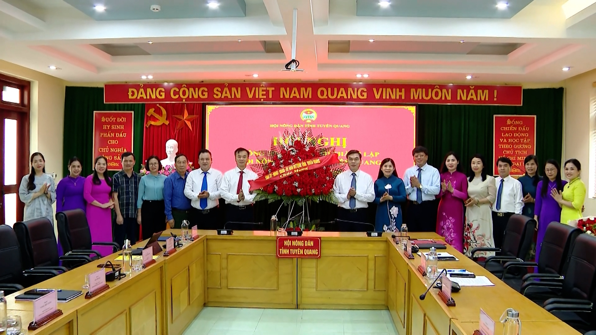 (TTV) Hội nghị công bố Quyết định thành lập Hội Nông dân tỉnh Tuyên Quang và các quyết định về công tác tổ chức bộ máy