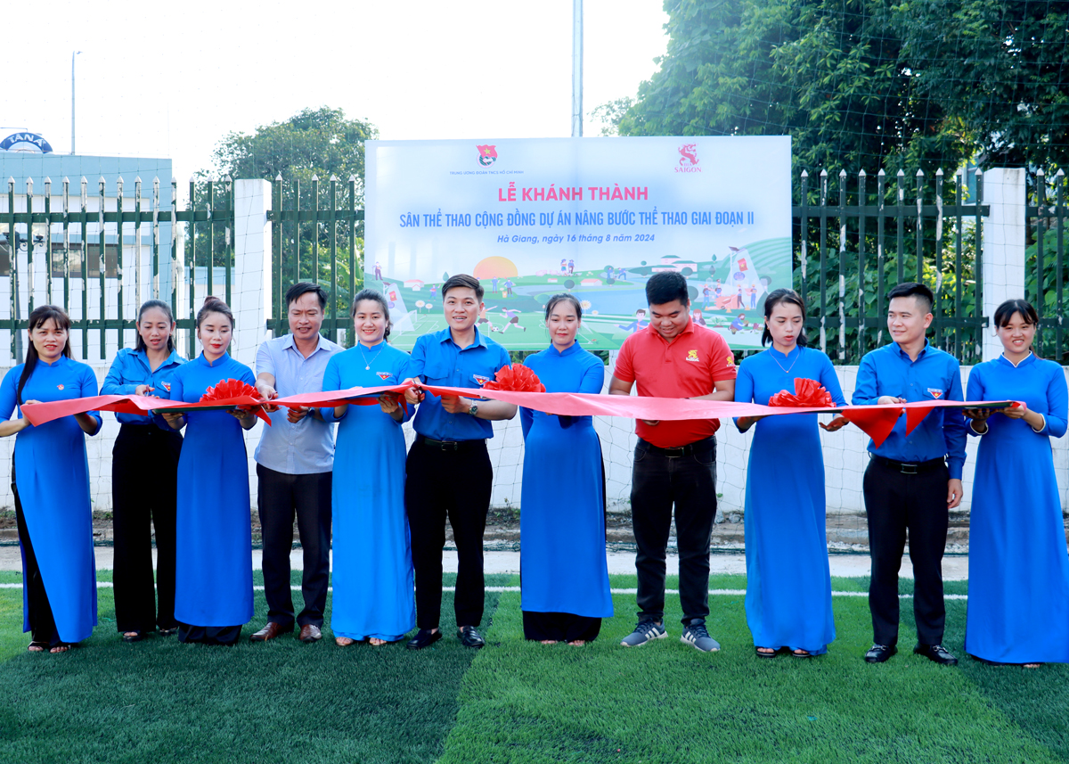 Khánh thành công trình “Sân thể thao cộng đồng thanh niên”