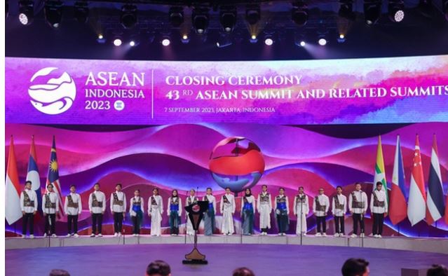 Hội nghị Cấp cao ASEAN 43 bế mạc, chuyển giao cương vị Chủ tịch ASEAN