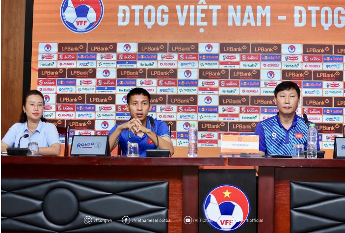 HLV Kim Sang Sik: “Trận đấu với Thái Lan rất quan trọng, hi vọng người hâm mộ đồng hành với đội tuyển”