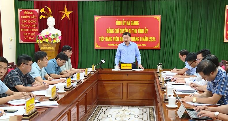 Quyền Bí thư Tỉnh ủy Nguyễn Mạnh Dũng tiếp đảng viên