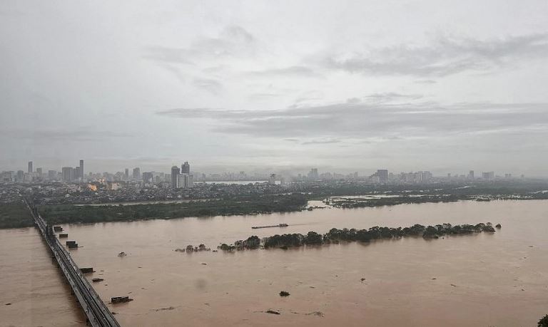 Thủ tướng chỉ đạo tập trung ứng phó lũ lớn, đảm bảo an toàn đê điều