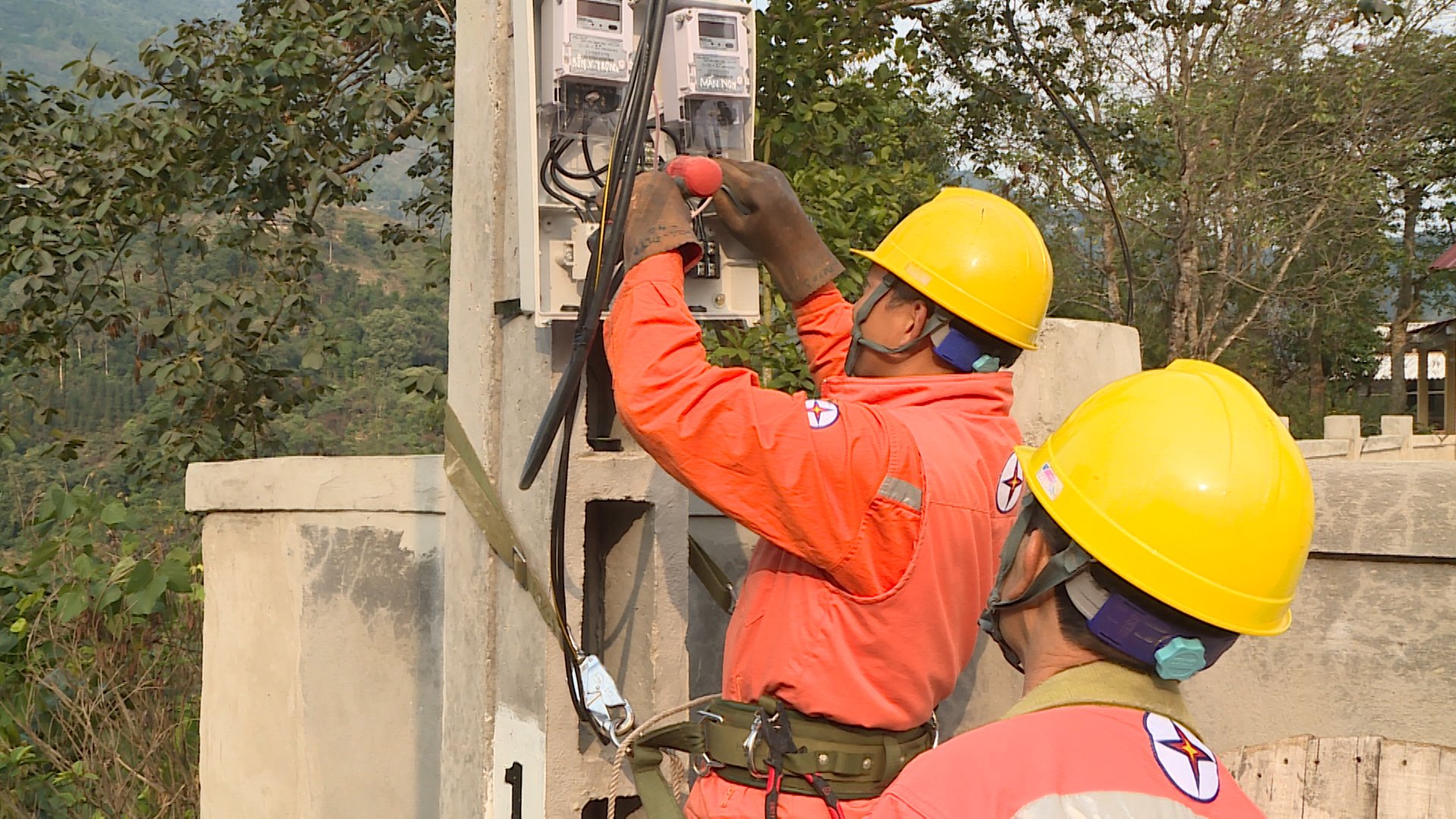 Công ty Điện lực Hà Giang tích cực triển khai thực hiện lộ trình thay đổi lịch ghi chỉ số công tơ