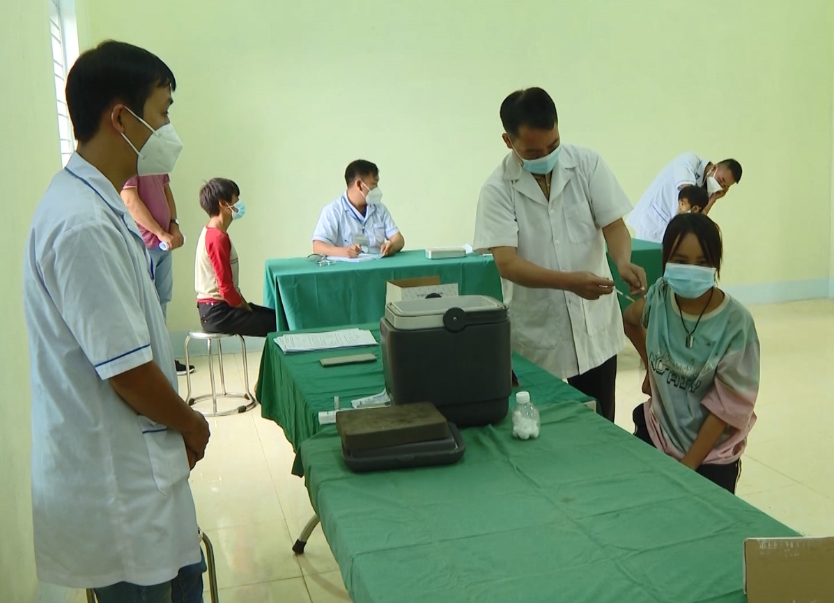 Yên Minh đẩy nhanh tiến độ tiêm vắc xin phòng bệnh bạch hầu