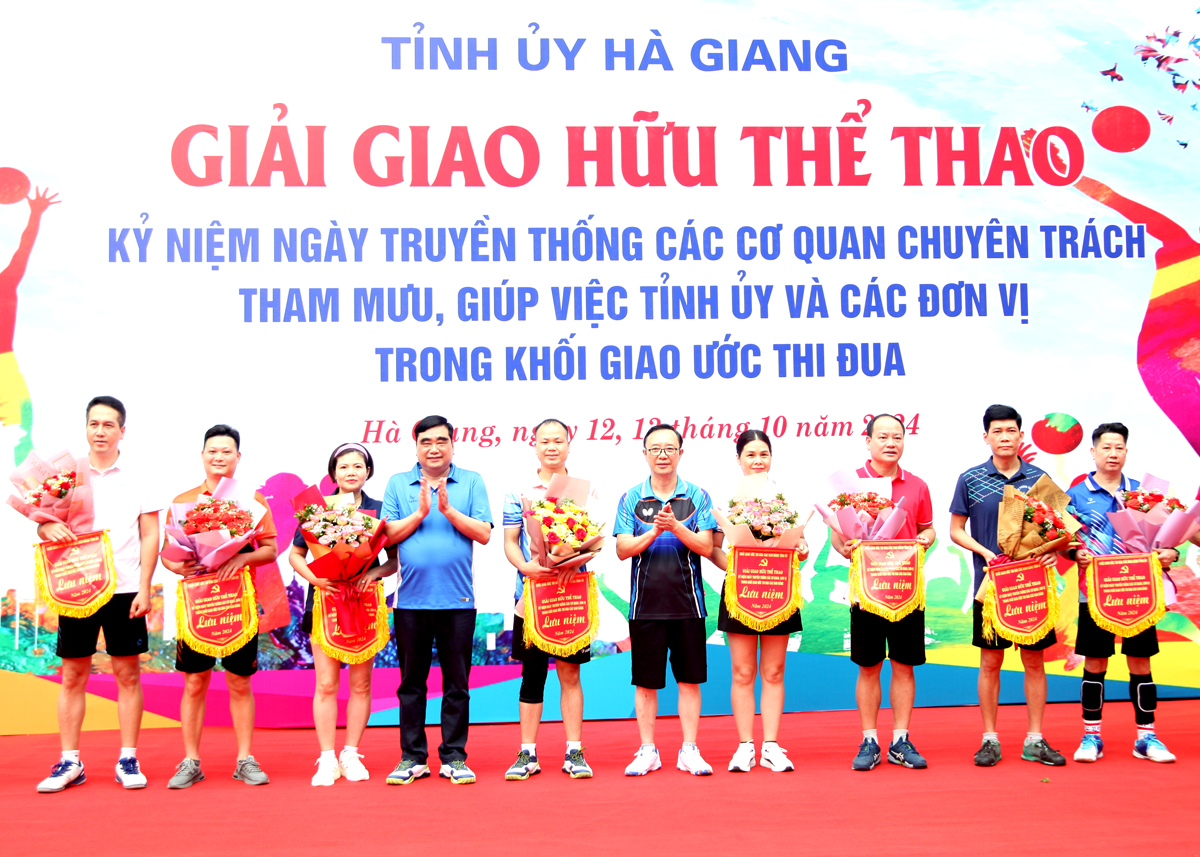 Giao hữu thể thao khối giao ước thi đua các Ban xây dựng Đảng Tỉnh uỷ