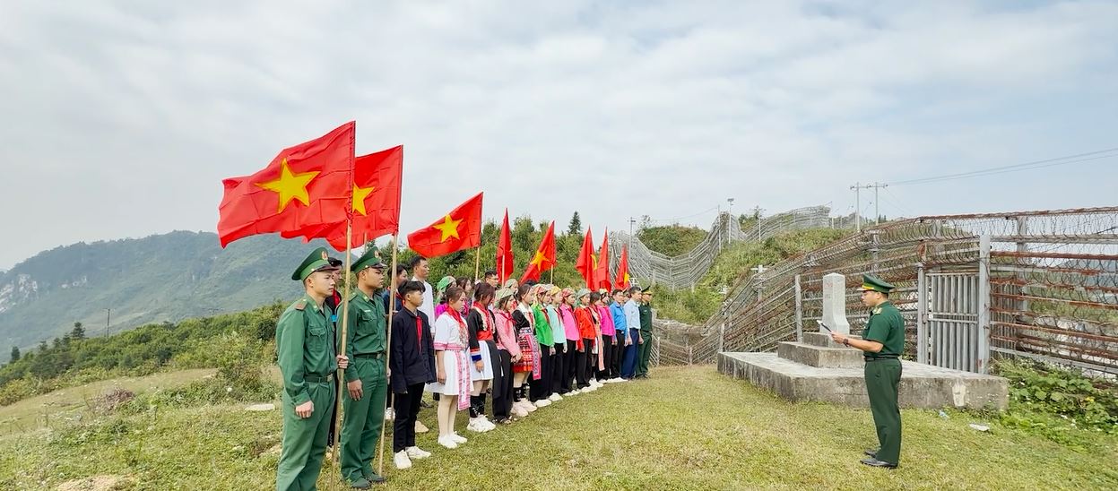Đồn Biên phòng Sơn Vĩ với chương trình “Tiết học Biên cương”