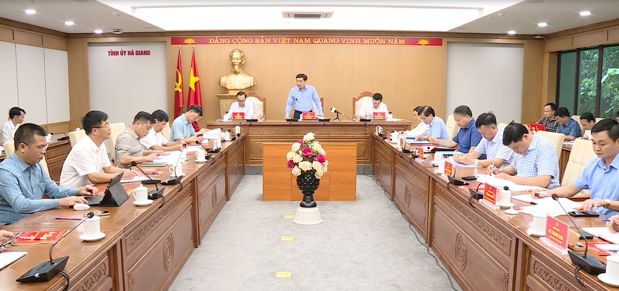 Thường trực Tỉnh ủy làm việc với lãnh đạo chủ chốt huyện Xín Mần