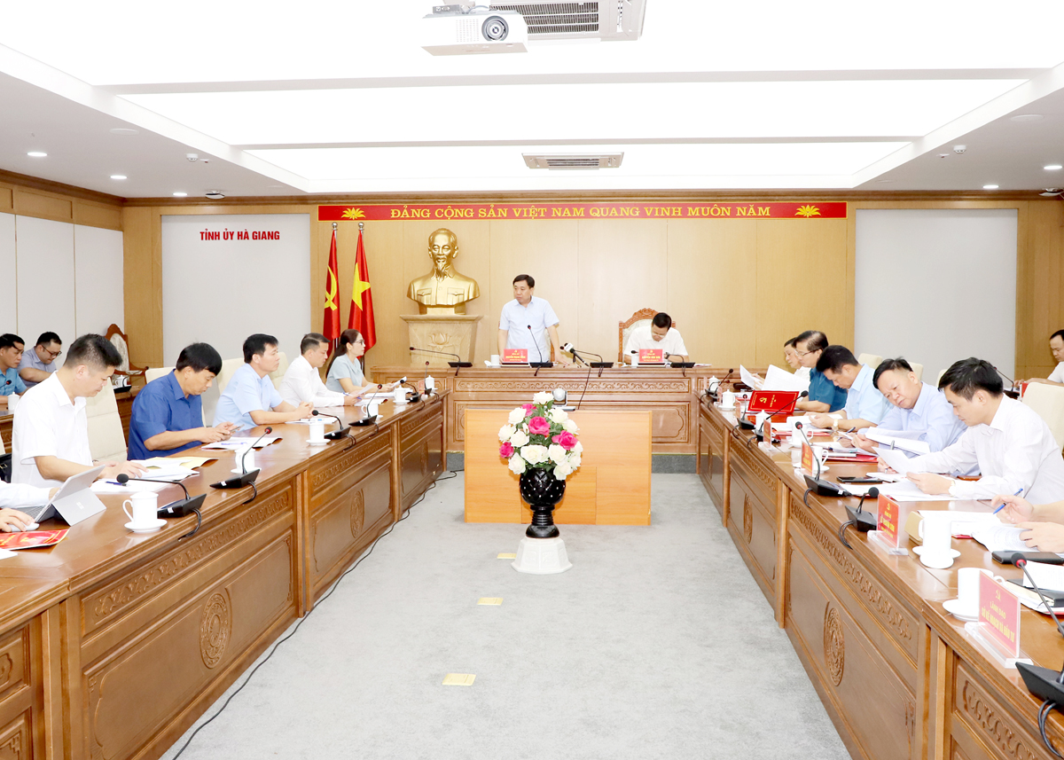 Thường trực Tỉnh uỷ làm việc với Thường trực Huyện uỷ Bắc Mê