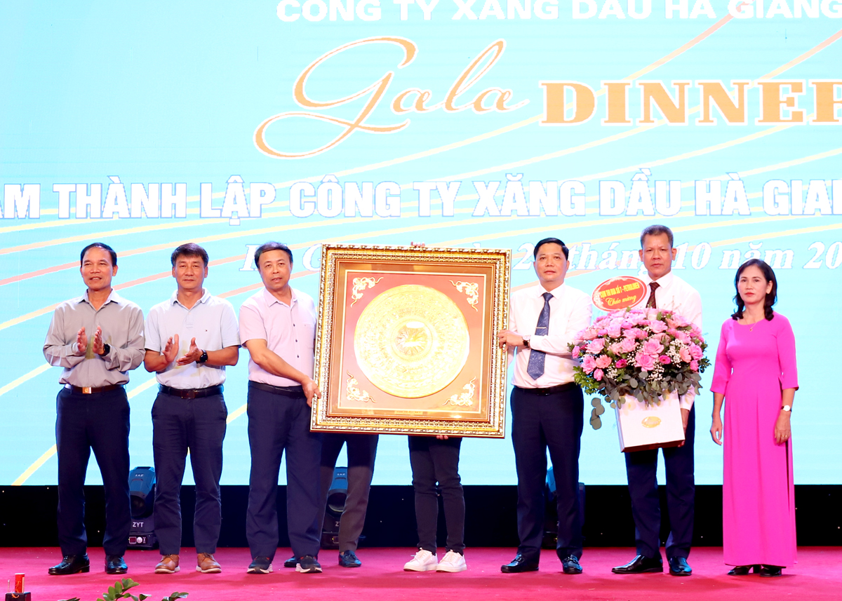 Công ty Xăng dầu Hà Giang tổ chức Kỷ niệm 57 năm ngày thành lập
