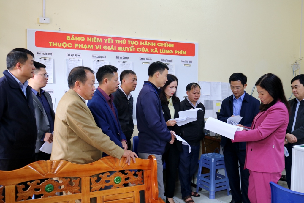 Tổ giám sát số 2 Đoàn Giám sát chuyên đề HĐND tỉnh làm việc tại huyện Đồng Văn