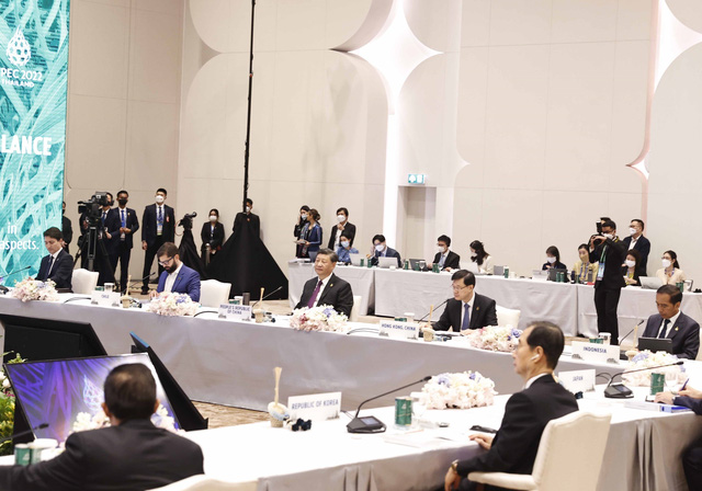 Khai mạc Tuần lễ cấp cao APEC, Chủ tịch nước Nguyễn Xuân Phúc dự phiên thảo luận đầu tiên