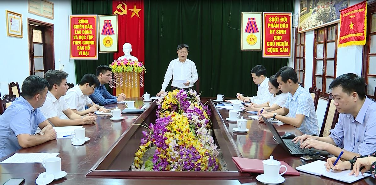 Họp bàn giải pháp đảm bảo cung ứng nguồn xăng dầu