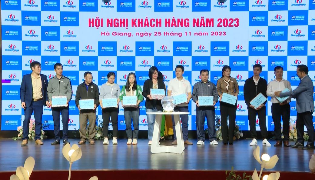 Công ty TNHH sản xuất, thương mại và dịch vụ Đông Tùng tổ chức hội nghị khách hàng năm 2023