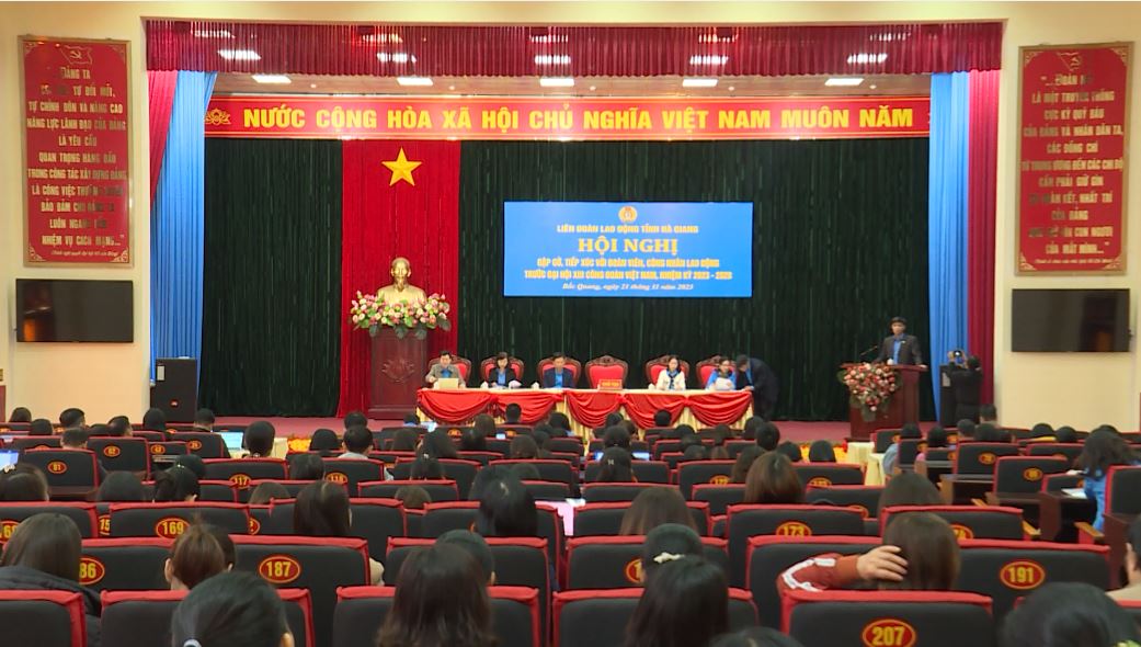 Gặp gỡ, tiếp xúc với đoàn viên, người lao động trước thềm Đại hội lần thứ XIII Công đoàn Việt Nam