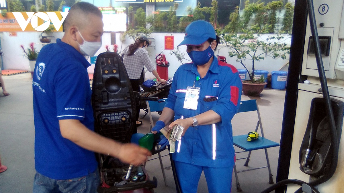 Giá xăng, dầu đồng loạt giảm từ 15h00 chiều nay