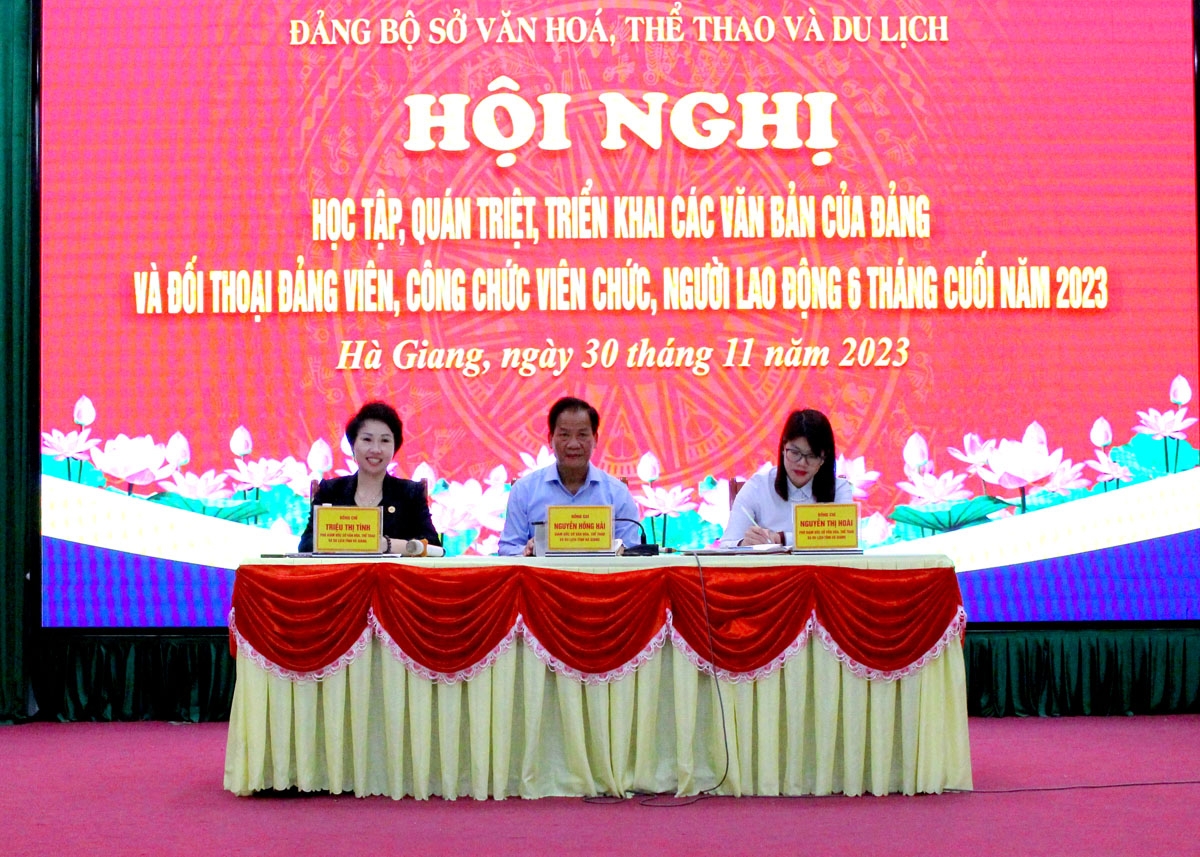 Lãnh đạo Sở VH, TT&DL đối thoại với cán bộ, công chức, viên chức