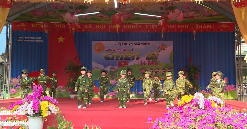 Hoạt động trải nghiệm một ngày làm chiến sỹ, năm học 2023-2024