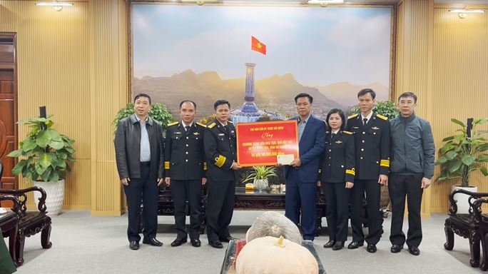 Cục hậu cần kỹ thuật Hải quân hỗ trợ kinh phí xây dựng nhà ở cho huyện Đồng Văn