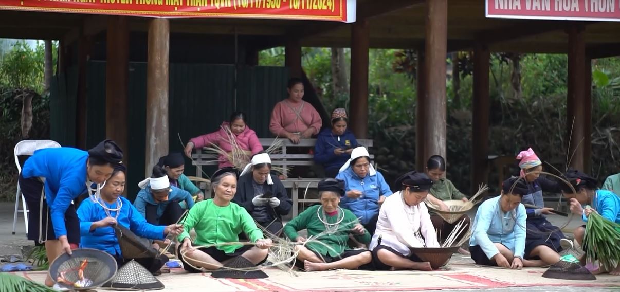Bảo tồn và phát huy nghề làm nón hai mê ở Xuân Giang (Quang Bình)