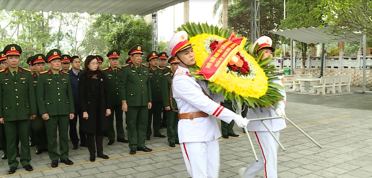 Đoàn công tác Quân uỷ Trung ương-Bộ Quốc phòng viếng NTLS Vị Xuyên