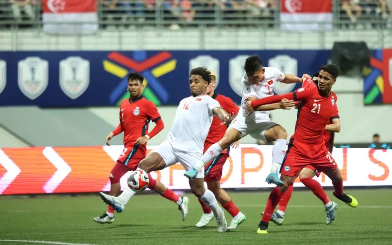 Đội tuyển Việt Nam thắng kịch tính 2-0 Singapore