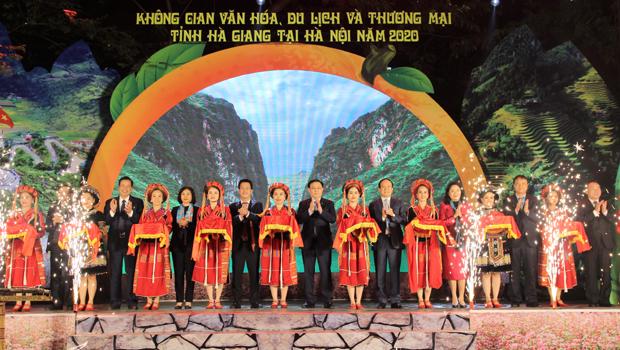 Khai mạc không gian văn hóa, du lịch, thương mại Hà Giang tại Hà Nội - Ngày 26/12/2020