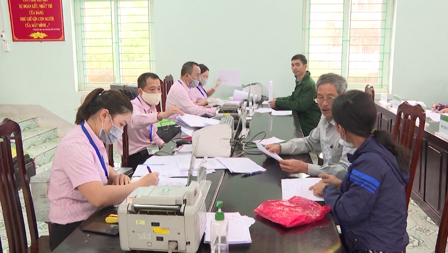 Đưa vốn tín dụng đến với người nghèo - Ngày 20/6/2021