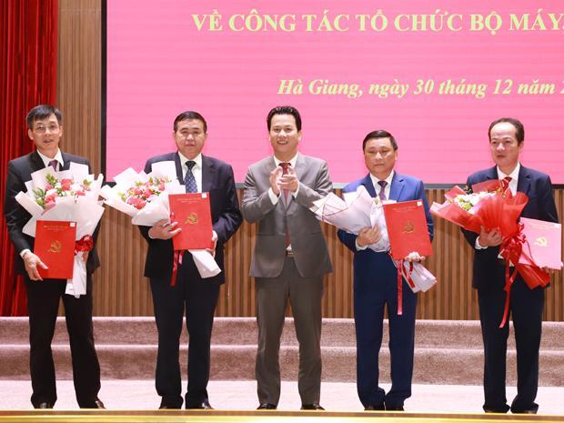 Công bố Quyết định của BTV Tỉnh ủy về công tác tổ chức bộ máy, cán bộ