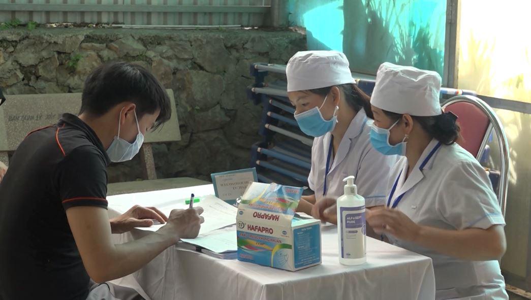 Đồng Văn thực hiện tiêm Vaccine Covid-19 đợt 1