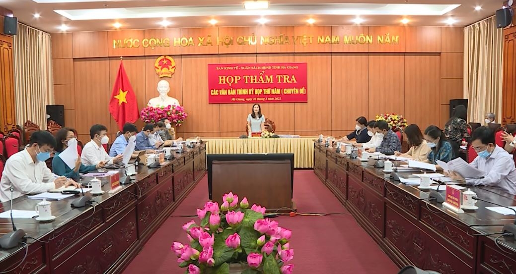 Ban Kinh tế - Ngân sách, HĐND tỉnh họp thẩm tra các văn bản dự thảo Nghị quyết trình Kỳ họp thứ Năm