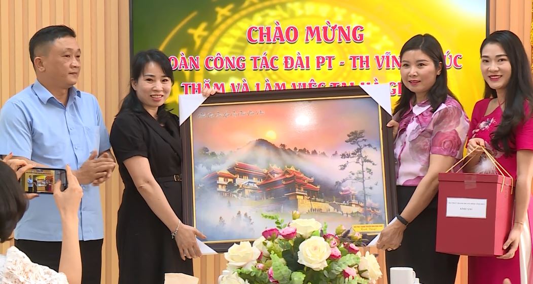 Đài PTTH Vĩnh Phúc trao đổi chuyên môn nghiệp vụ tại Đài PTTH Hà Giang