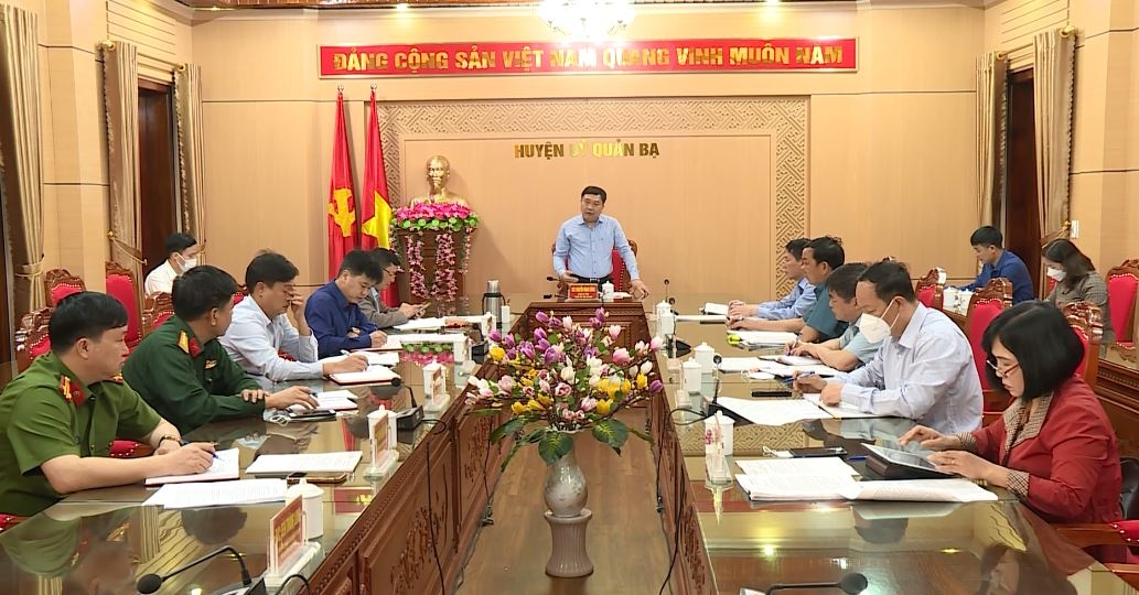 Phó Bí thư tỉnh ủy Nguyễn Mạnh Dũng làm việc với BTV huyện ủy Quản Bạ