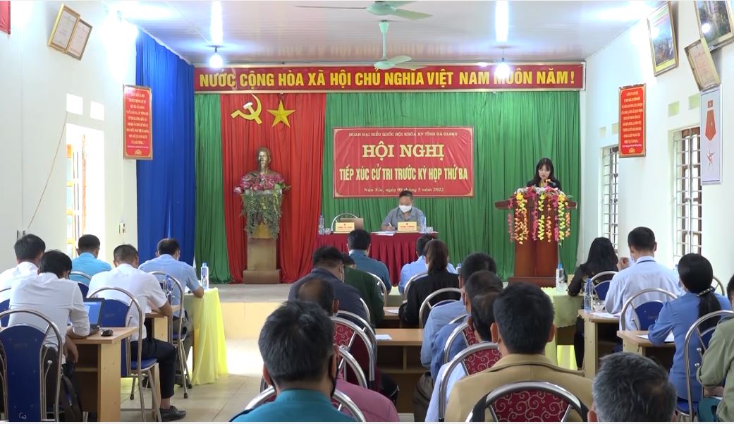 Đoàn ĐBQH tiếp xúc cử tri tại huyện Xín Mần