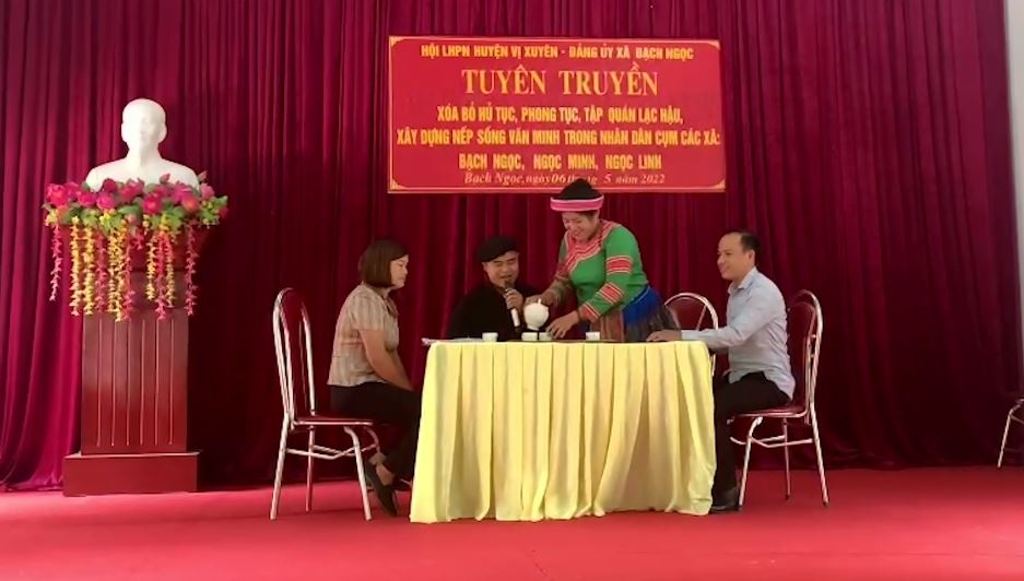Hội LHPN huyện Vị Xuyên tuyên truyền về bài trừ hủ tục
