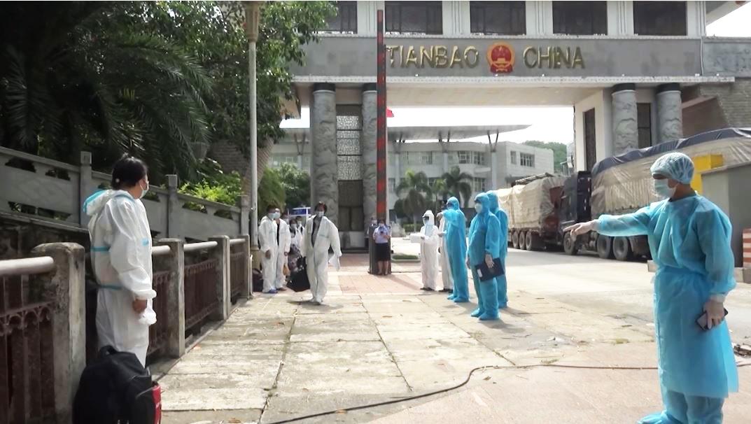 Đồn Biên phòng Cửa khẩu Quốc tế Thanh Thủy tiếp nhận 26 công dân do Trung Quốc trao trả