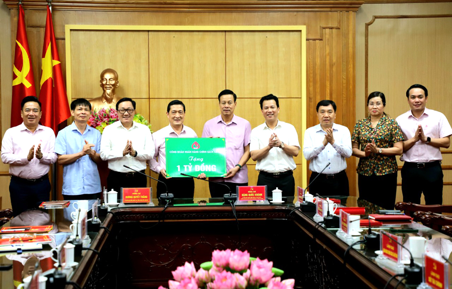 Thường trực Tỉnh ủy làm việc với Ngân hàng chính sách xã hội Việt Nam