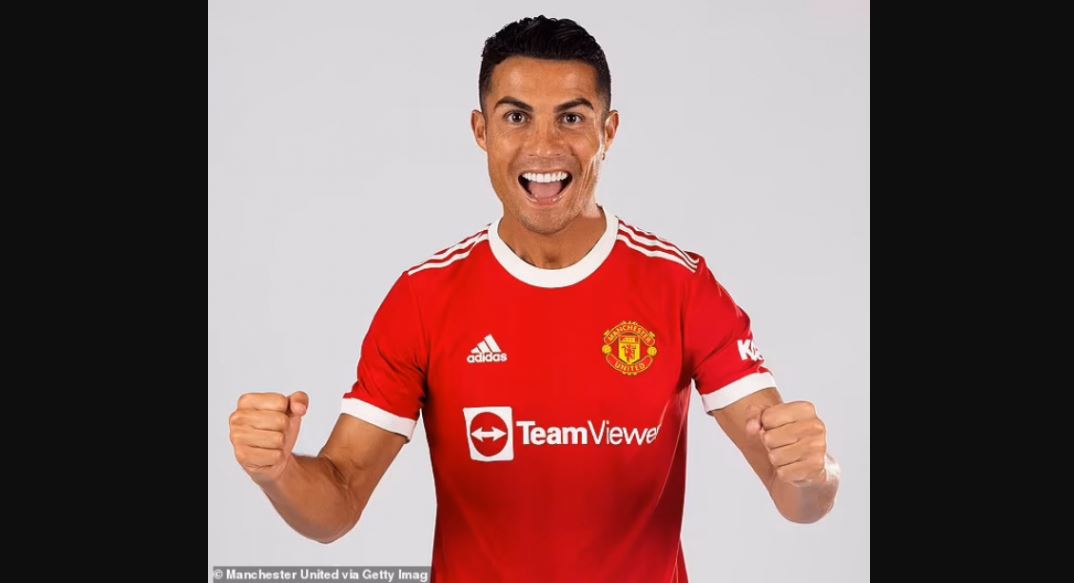 Những hình ảnh đầu tiên của Ronaldo trong màu áo mới MU